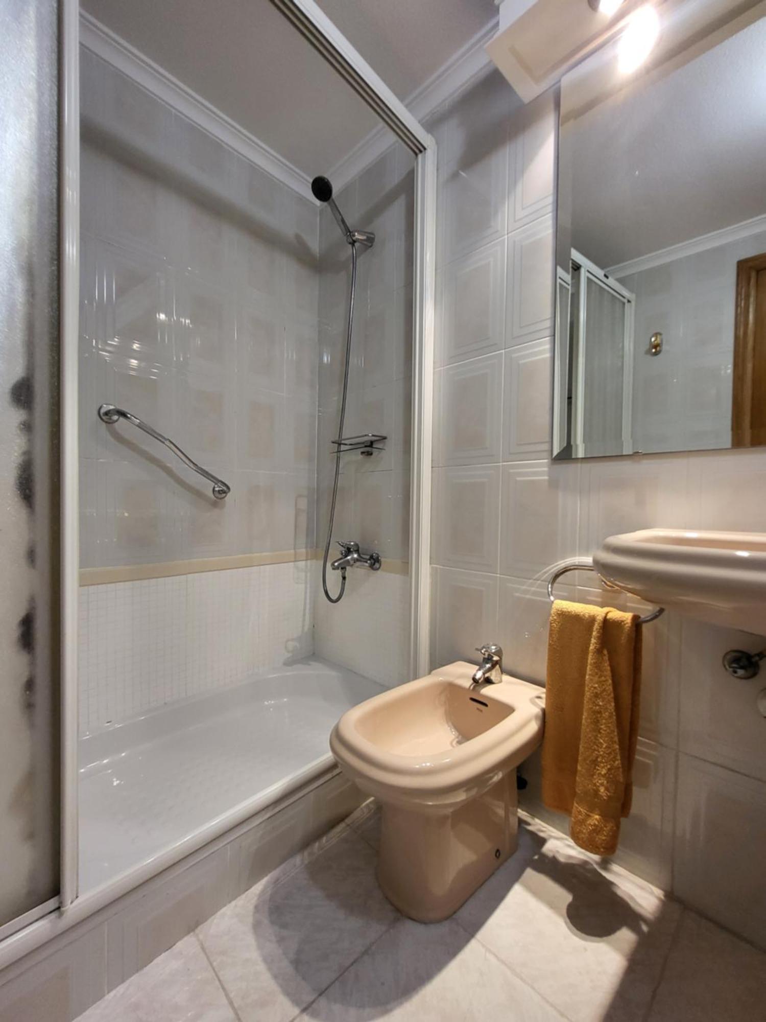 Apartament Amistosa, Habitacion Con Balcon, Alicante, Playa, Centro, Rambla, Mercado Zewnętrze zdjęcie