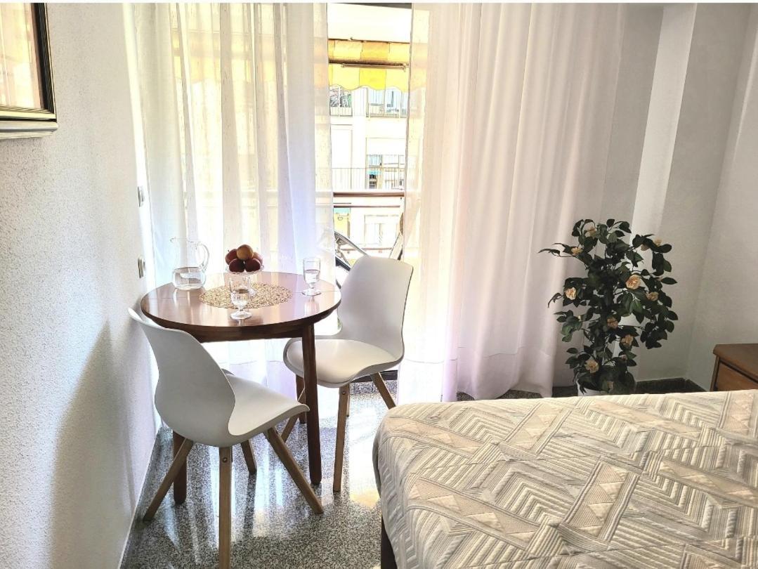 Apartament Amistosa, Habitacion Con Balcon, Alicante, Playa, Centro, Rambla, Mercado Zewnętrze zdjęcie