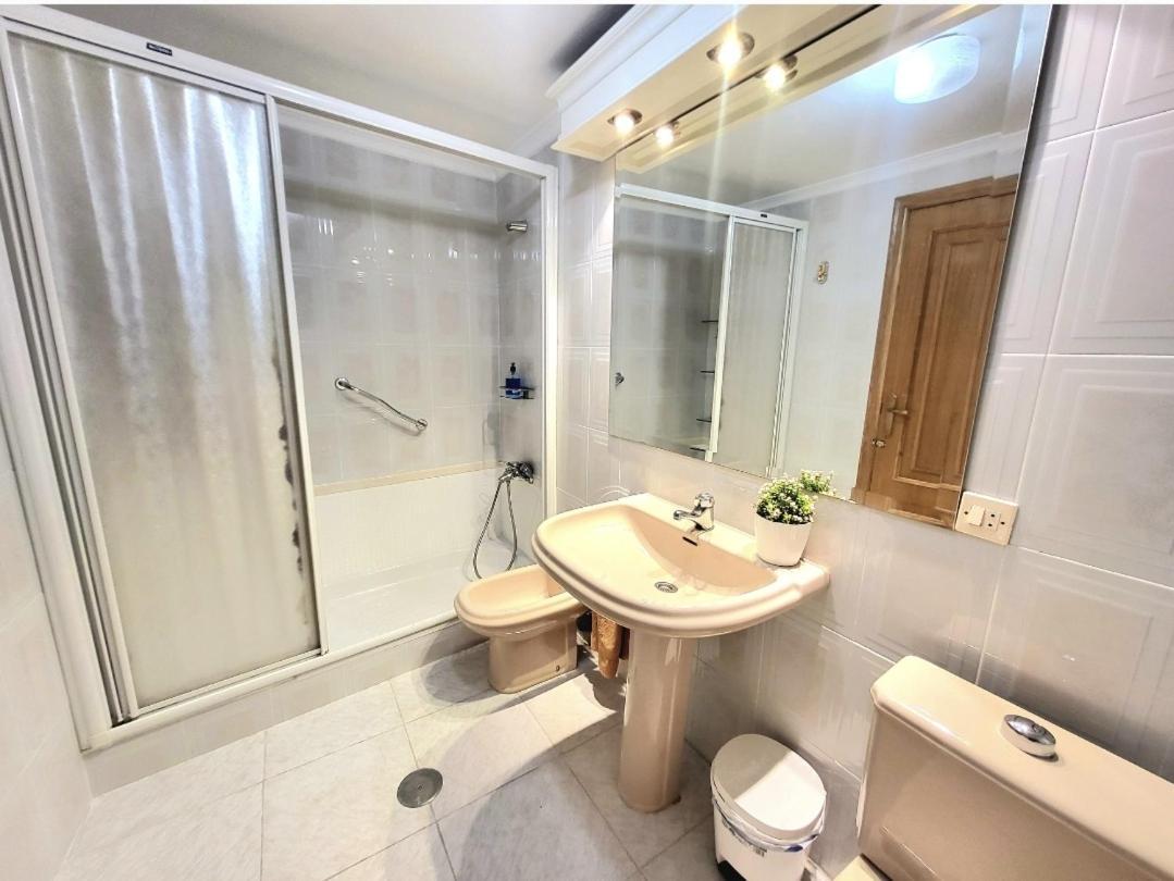 Apartament Amistosa, Habitacion Con Balcon, Alicante, Playa, Centro, Rambla, Mercado Zewnętrze zdjęcie